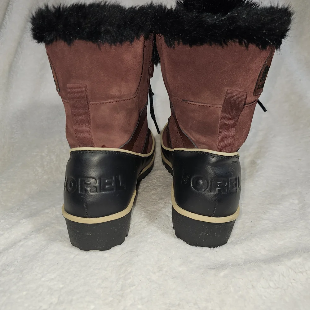 Sorel cozy chic